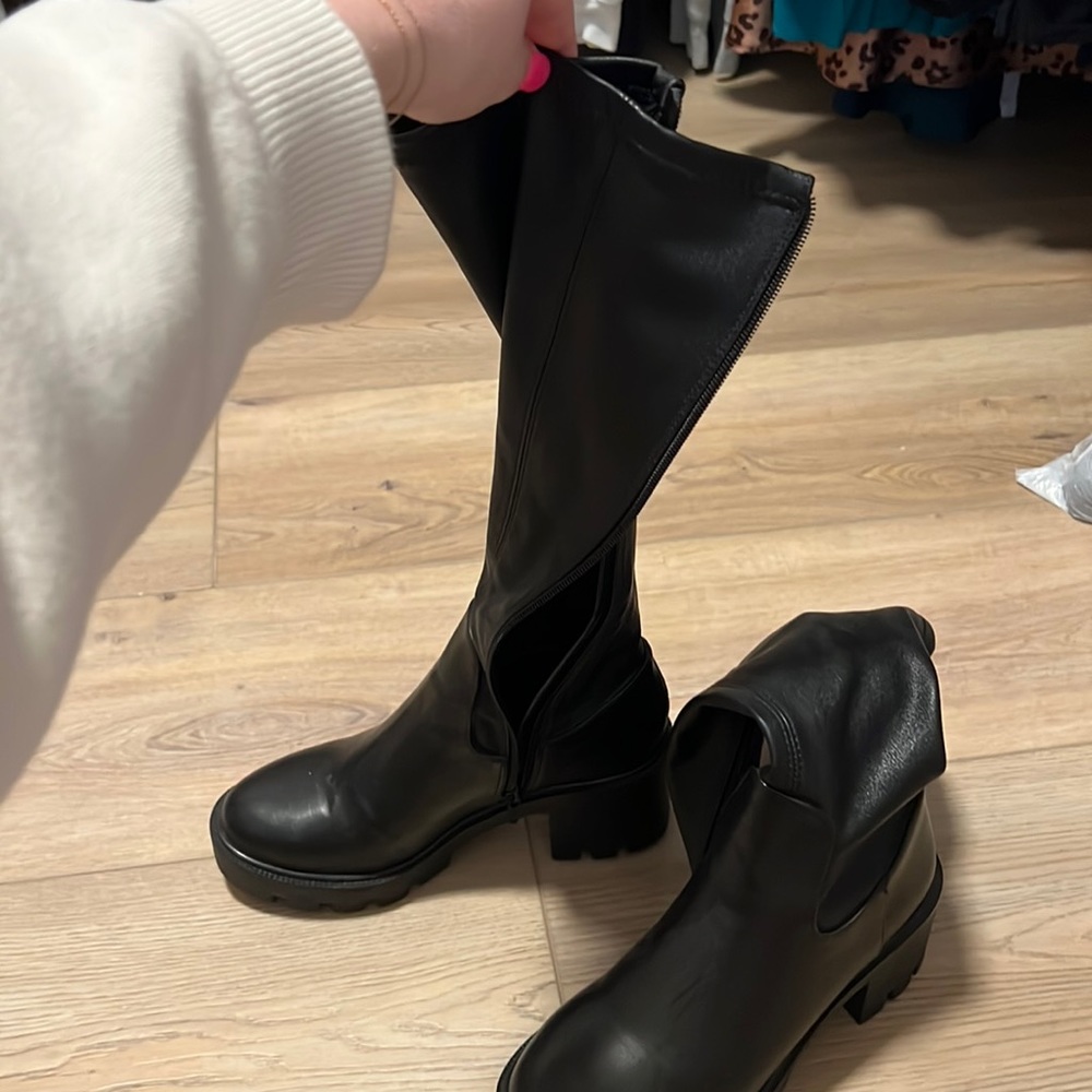 Knee high fitted boots